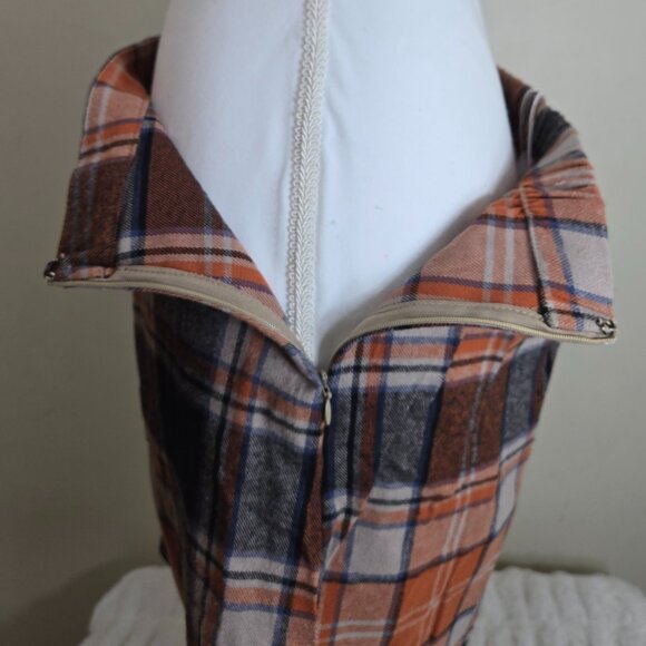 MARLEYLILLY Large Plaid Skirt with 8" Side Zipper Length of 18" (NWT) - Picture 2 of 9